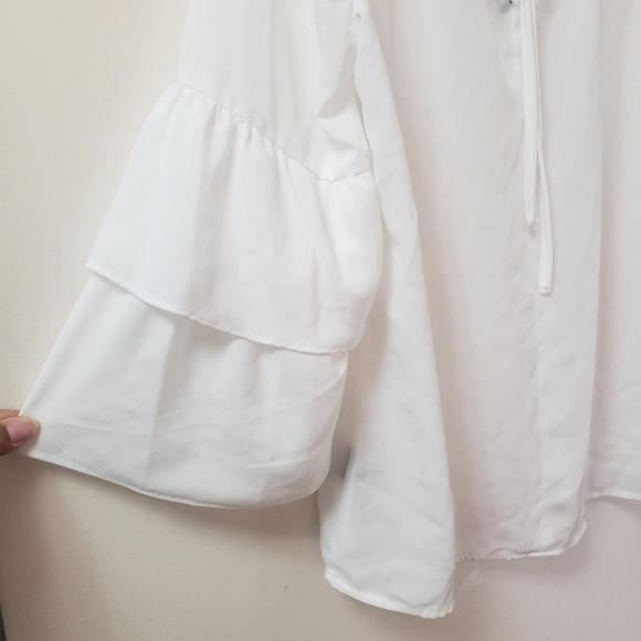 2/$30 Gorgeous blouse !!!! - Picture 2 of 3